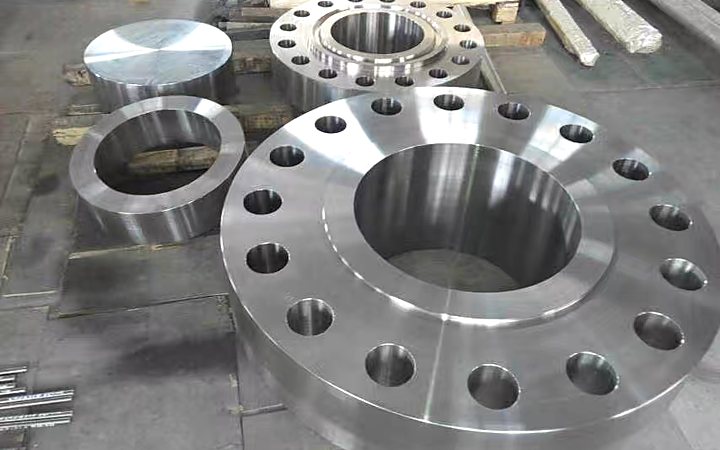 Machined nickel alloy ring with concentric tool marks on the sealing face